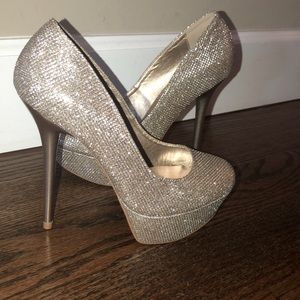 Glitter pump
